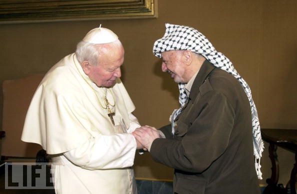 Pope and Arafat Greet
